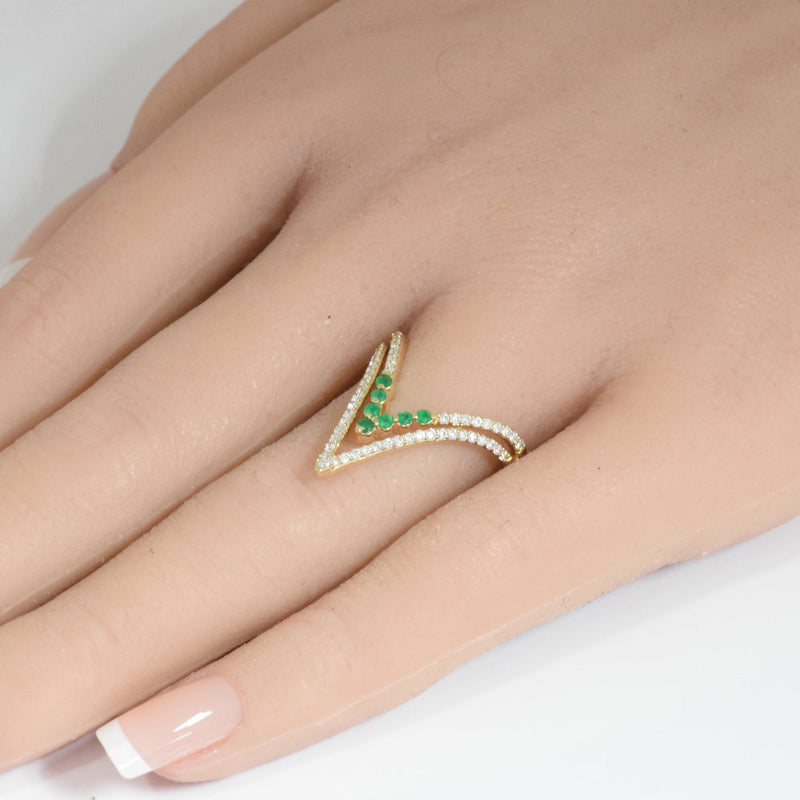 SPECIAL! .46ct G SI 14K Yellow Gold Diamond & Emerald "V" Shaped Gemstone Band Ring  Size 6.5