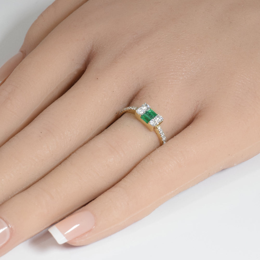 SPECIAL! .48ct G SI 14K Yellow Gold Diamond & Baguette Emerald Gemstones Ring Size 6.5