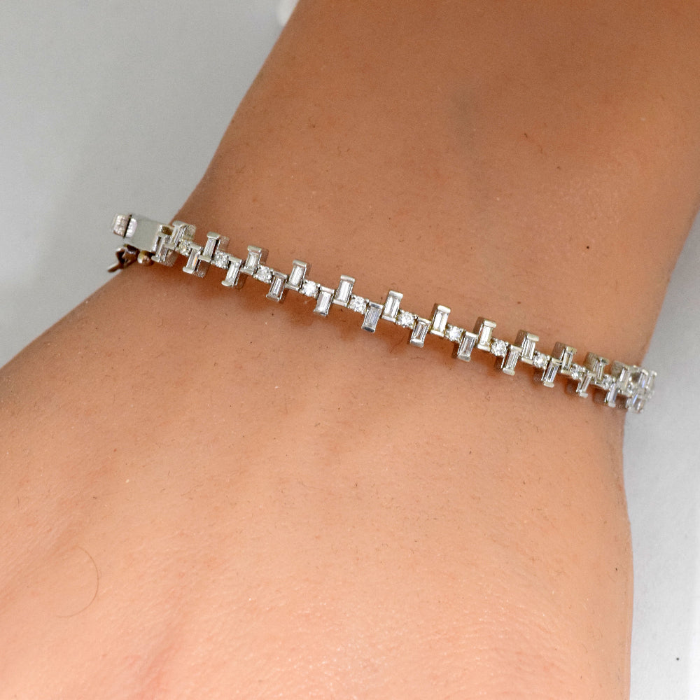 SPECIAL! .94ct G SI 14K White Gold Round & Baguette Diamond Bangle Bracelet