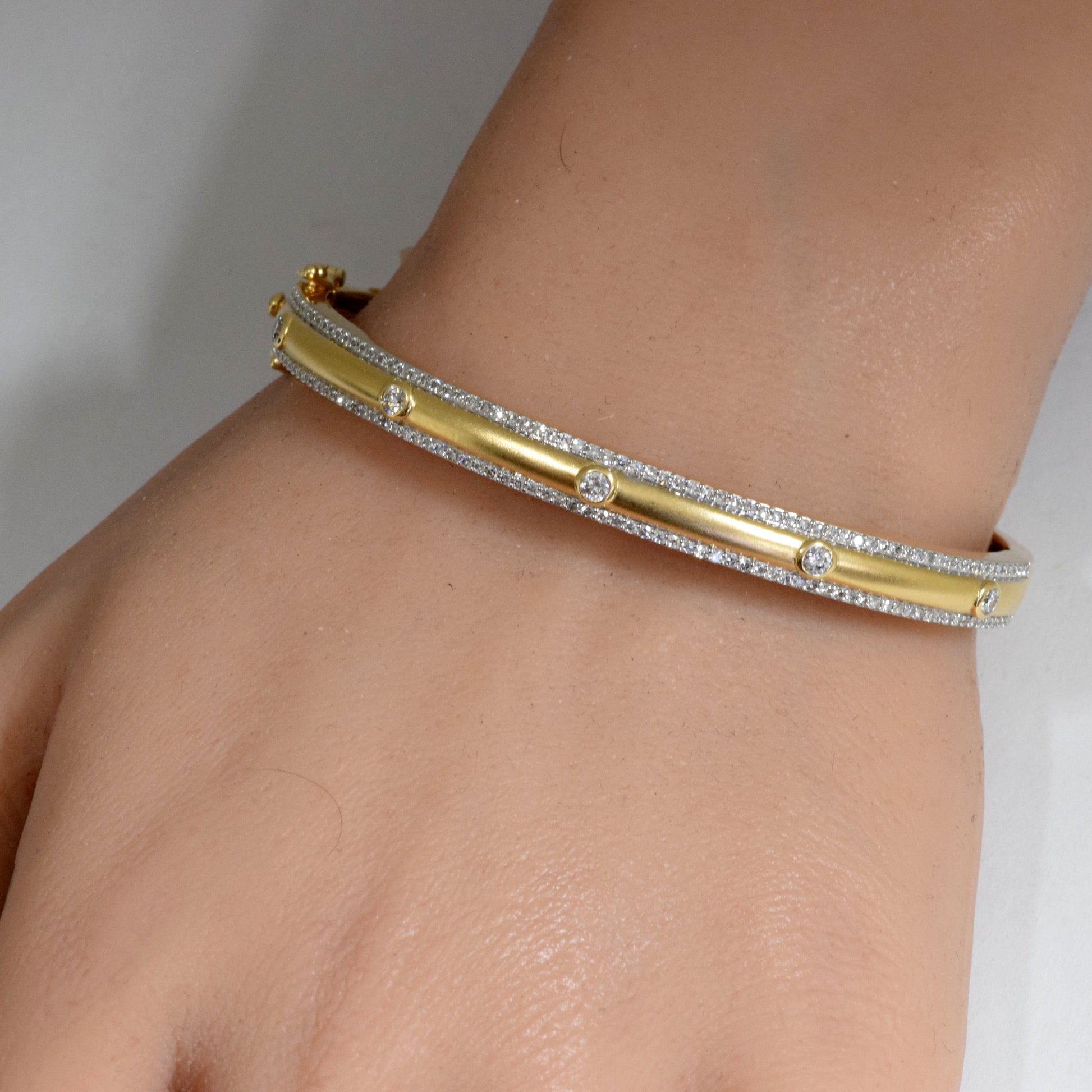 SPECIAL!1.00ct G SI 14K Yellow Gold Diamond Bangle Bracelet