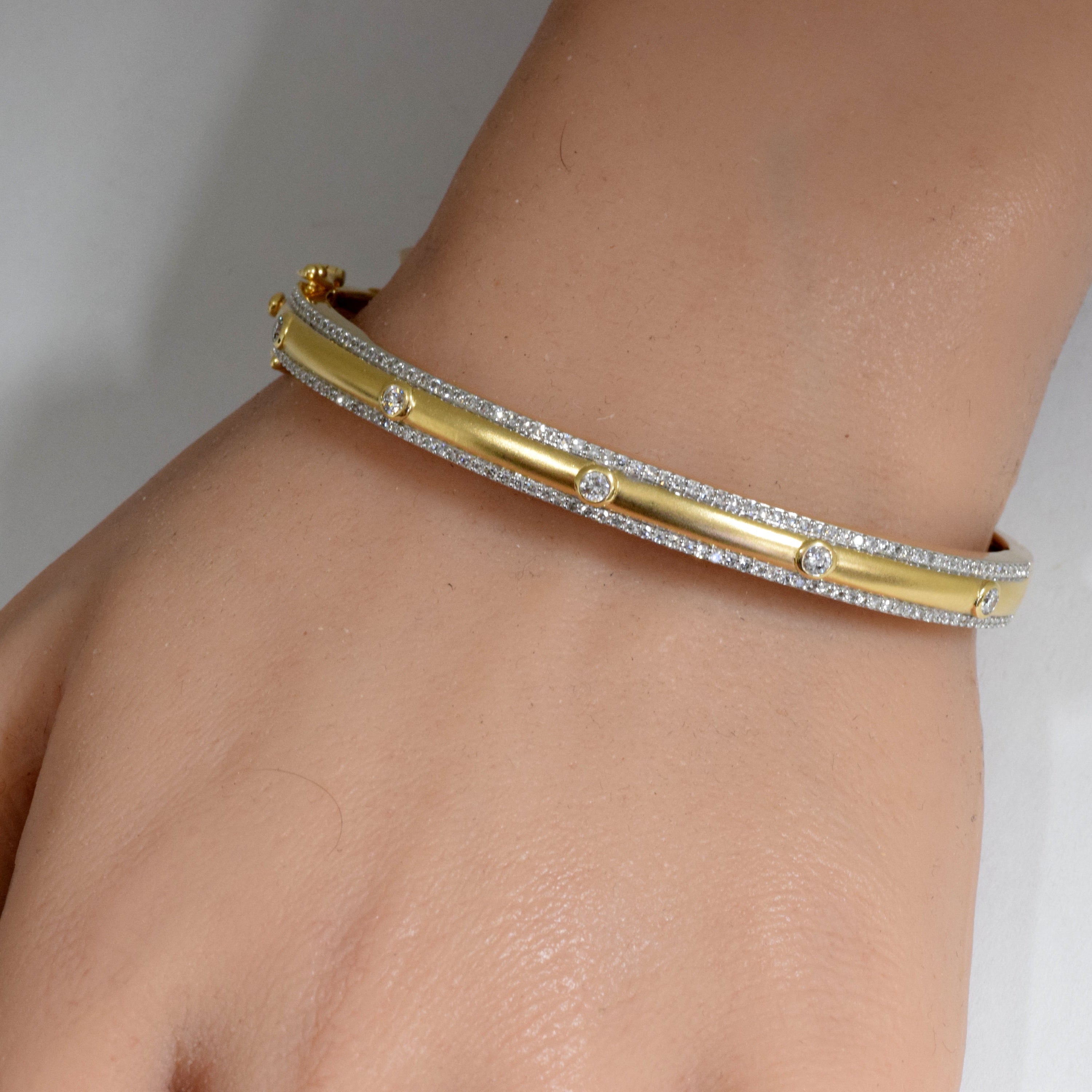 SPECIAL!1.00ct G SI 14K Yellow Gold Diamond Bangle Bracelet