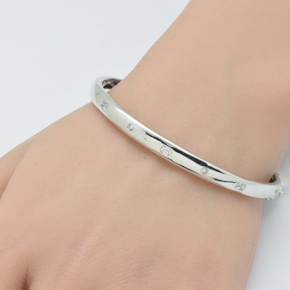 SPECIAL! .49ct G SI 14K White Gold Emerald & Round Shape Diamond Bangle Bracelet