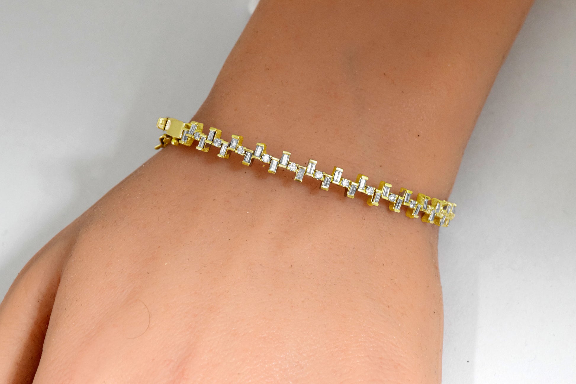 SPECIAL! .94ct G SI 14K Yellow Gold Round & Baguette Diamond Bangle Bracelet