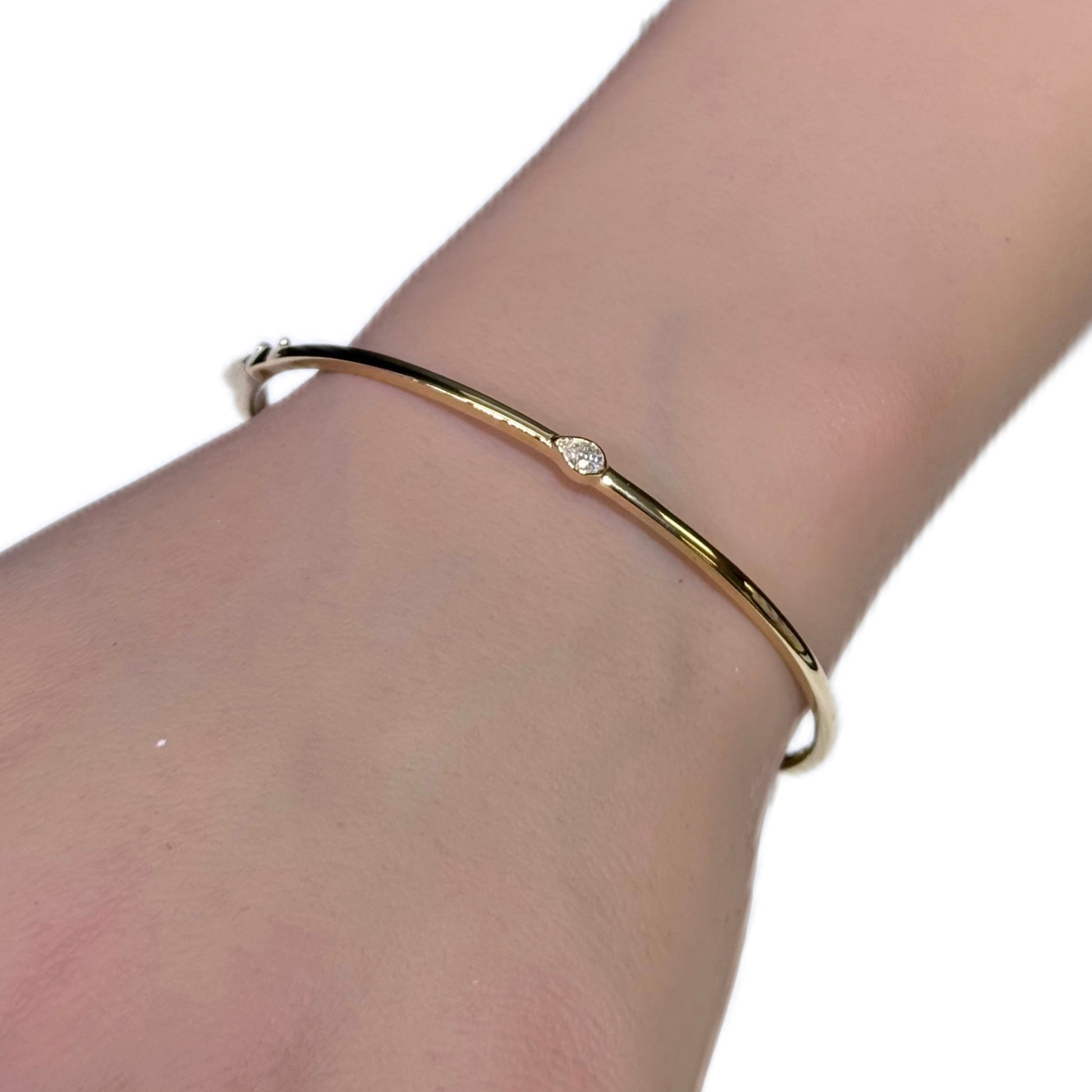 SPECIAL! .14ct G SI 14K Yellow Gold Oval Diamond Solitaire Bangle Bracelet