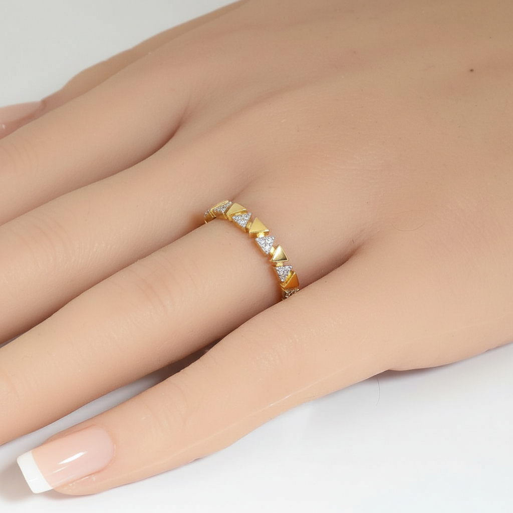 .09ct G SI 14kt Yellow Gold Triangle Shape Diamond Band Ring Size 6.5
